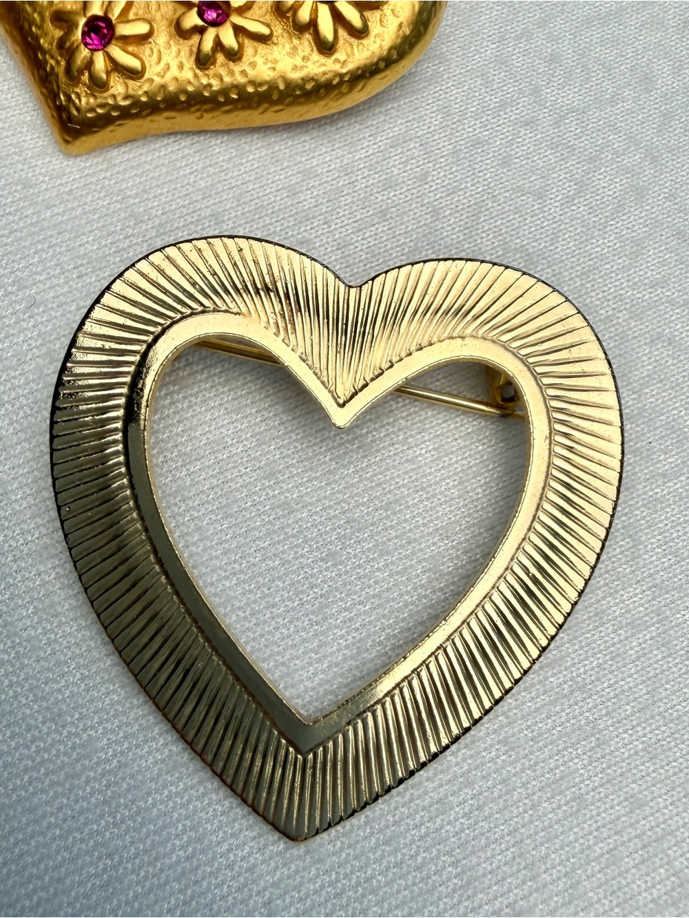 Vintage-Modern-Fashion 5-Brooch Bundle: Hearts, Sandor etc, GUC - Picture 6 of 13